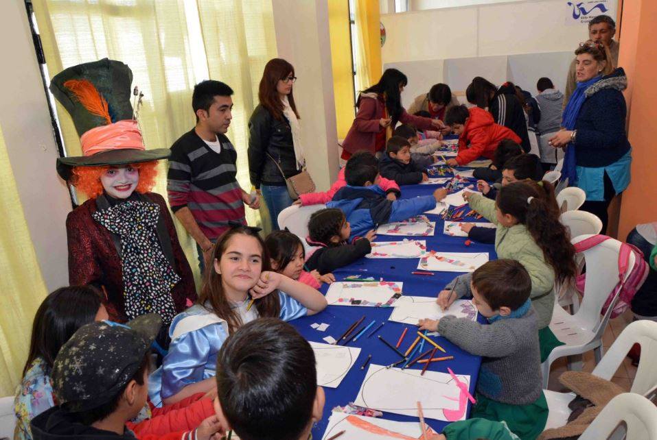 Chicos y adultos disfrutan el segundo día.