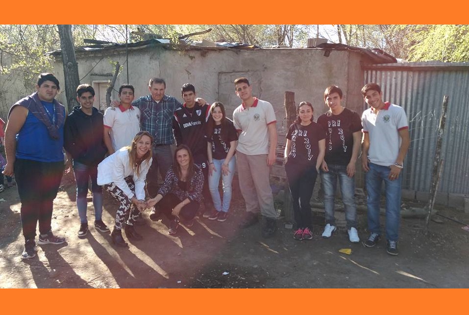 Colaborando en el Merendero Castorcito.